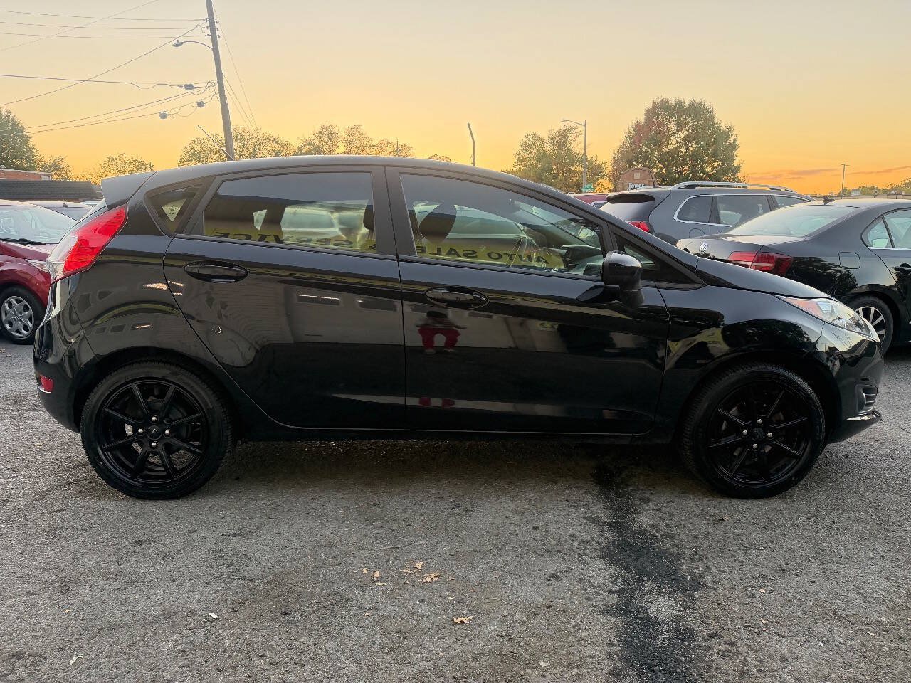 Used 2017 Ford Fiesta SE w/ Equipment Group 201A FWD image 9