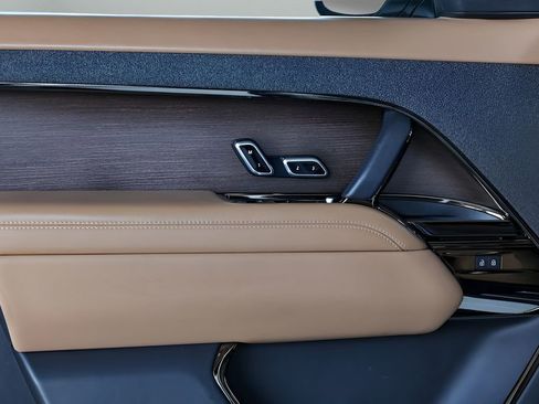 Used 2023 Land Rover Range Rover Sport SE image 35