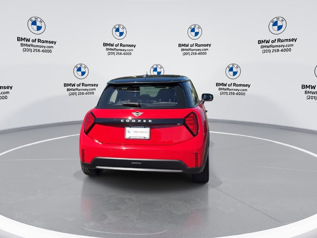 Used 2025 MINI Cooper 2-Door Hardtop FWD image 9