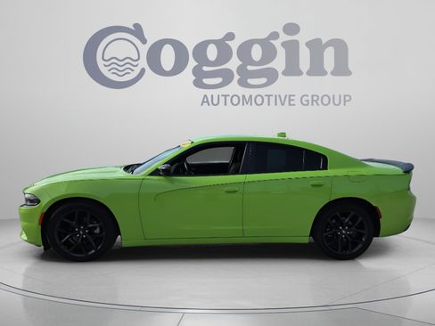 Used 2023 Dodge Charger SXT w/ Blacktop Package RWD image 2