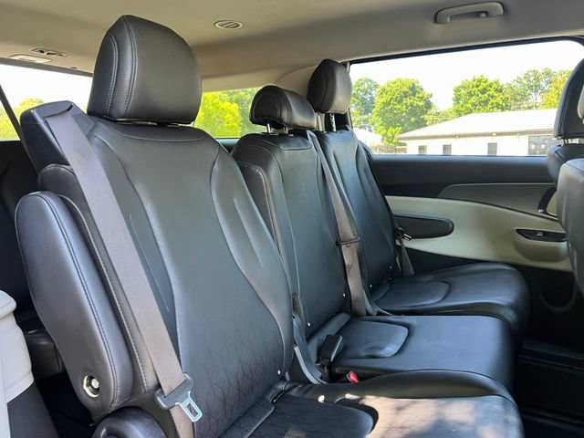 Used 2022 Kia Carnival LX FWD image 19