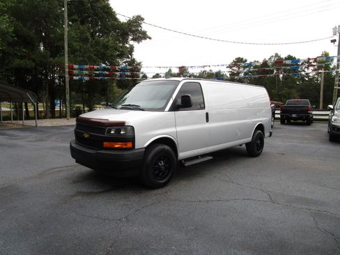 Used 2022 Chevrolet Express 2500 Extended w/ Driver Convenience Package image 2