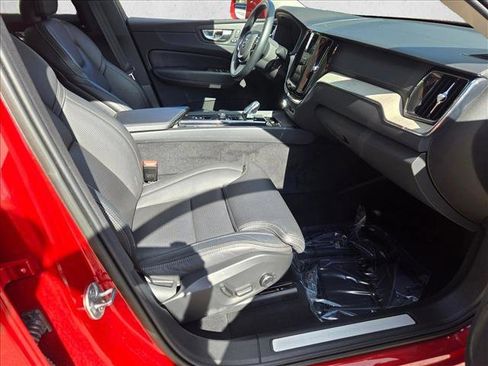 Used 2022 Volvo XC60 T8 Inscription w/ Advanced Package image 18