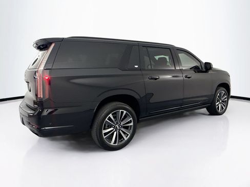 Used 2025 Cadillac Escalade ESV Sport AWD/4WD image 5