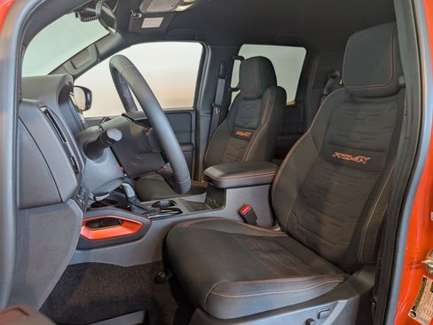 Used 2025 Nissan Frontier PRO-4X w/ Pro Convenience Package image 12