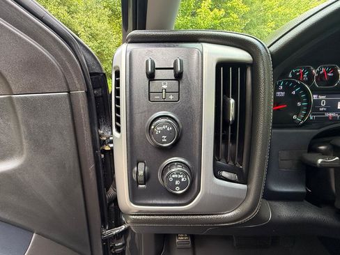 Used 2018 GMC Sierra 1500 SLE w/ SLE Value Package AWD/4WD image 16