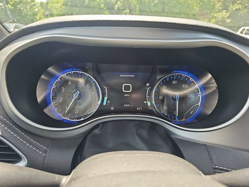 Used 2023 Chrysler Pacifica Touring-L w/ S Appearance Package AWD/4WD image 18