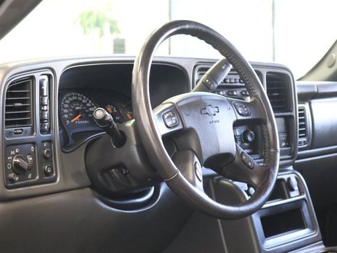 Used 2006 Chevrolet Silverado 2500 LT w/ Heavy-Duty Power Package image 78