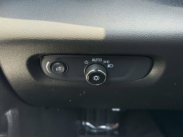 Used 2023 Chevrolet Traverse LT w/ LT Premium Package AWD/4WD image 28