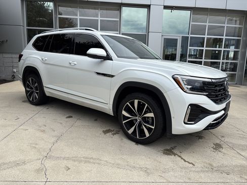 Used 2025 Volkswagen Atlas SEL Premium R-Line AWD/4WD image 2