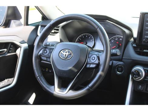 Used 2021 Toyota RAV4 XLE Premium AWD/4WD image 16