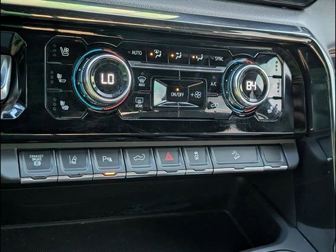 Used 2024 GMC Sierra 2500 AT4 w/ AT4 Premium Plus Package image 17