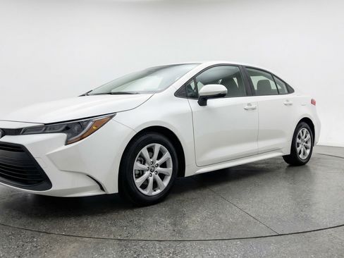 Used 2025 Toyota Corolla LE FWD image 3
