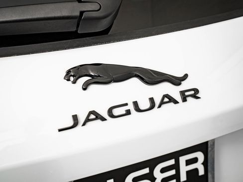 Used 2025 Jaguar F-PACE R-Dynamic S image 9