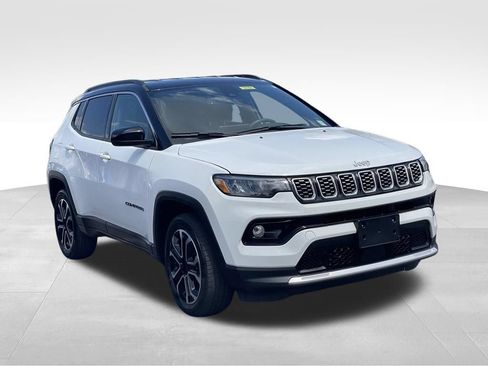 Used 2024 Jeep Compass Limited AWD/4WD image 3
