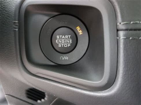 Used 2025 Jeep Gladiator Sport image 39