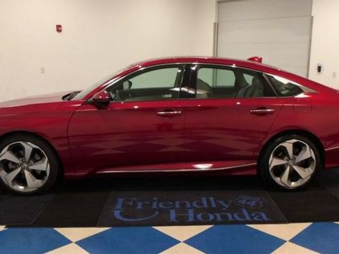 Certified 2018 Honda Accord Touring image 5