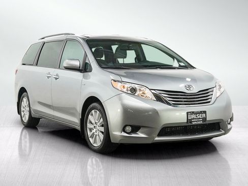 Used 2017 Toyota Sienna XLE w/ XLE Navigation Package AWD/4WD image 7