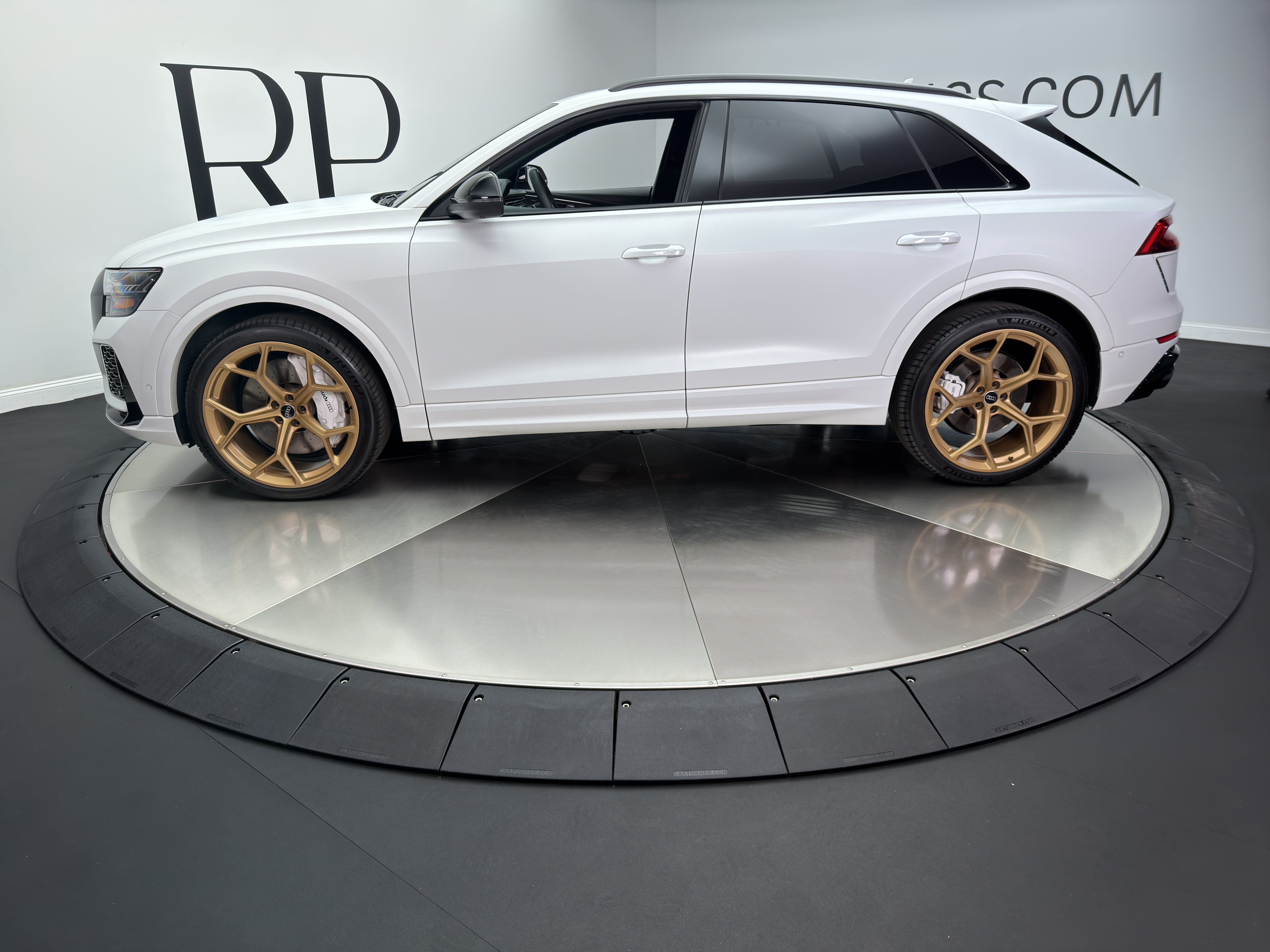 Used 2024 Audi RS Q8 AWD/4WD image 3
