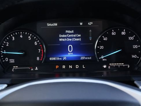 Used 2022 Ford Explorer XLT image 12