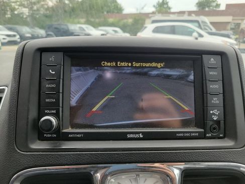 Used 2014 Chrysler Town & Country Touring w/ Driver Convenience Group FWD image 28