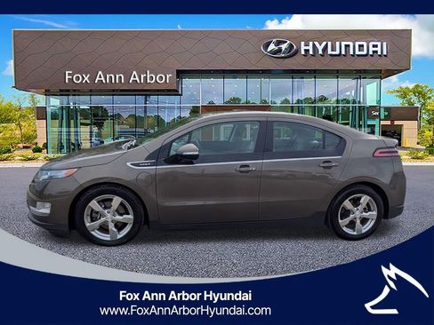 Used 2014 Chevrolet Volt Premium w/ Premium Trim Package FWD image 2