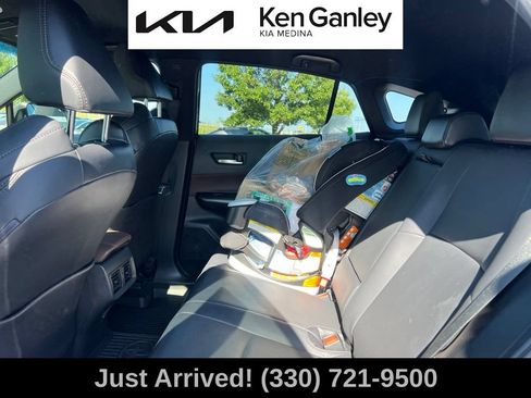 Used 2022 Toyota Venza XLE AWD/4WD image 10