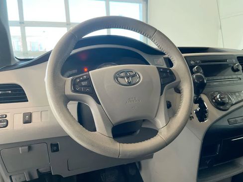 Used 2012 Toyota Sienna SE image 14