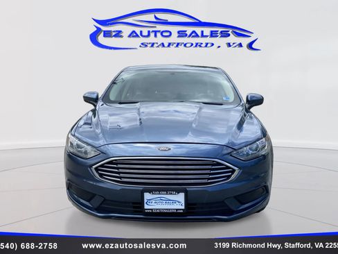 Used 2018 Ford Fusion SE FWD image 2