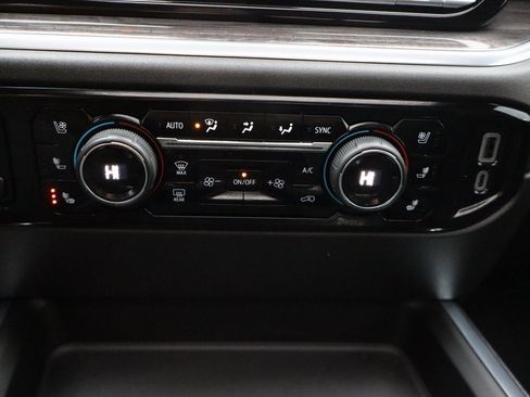 Used 2024 Chevrolet Silverado 2500 LTZ w/ LTZ Convenience Package image 9