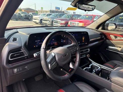 Used 2024 Chevrolet Traverse RS FWD image 9