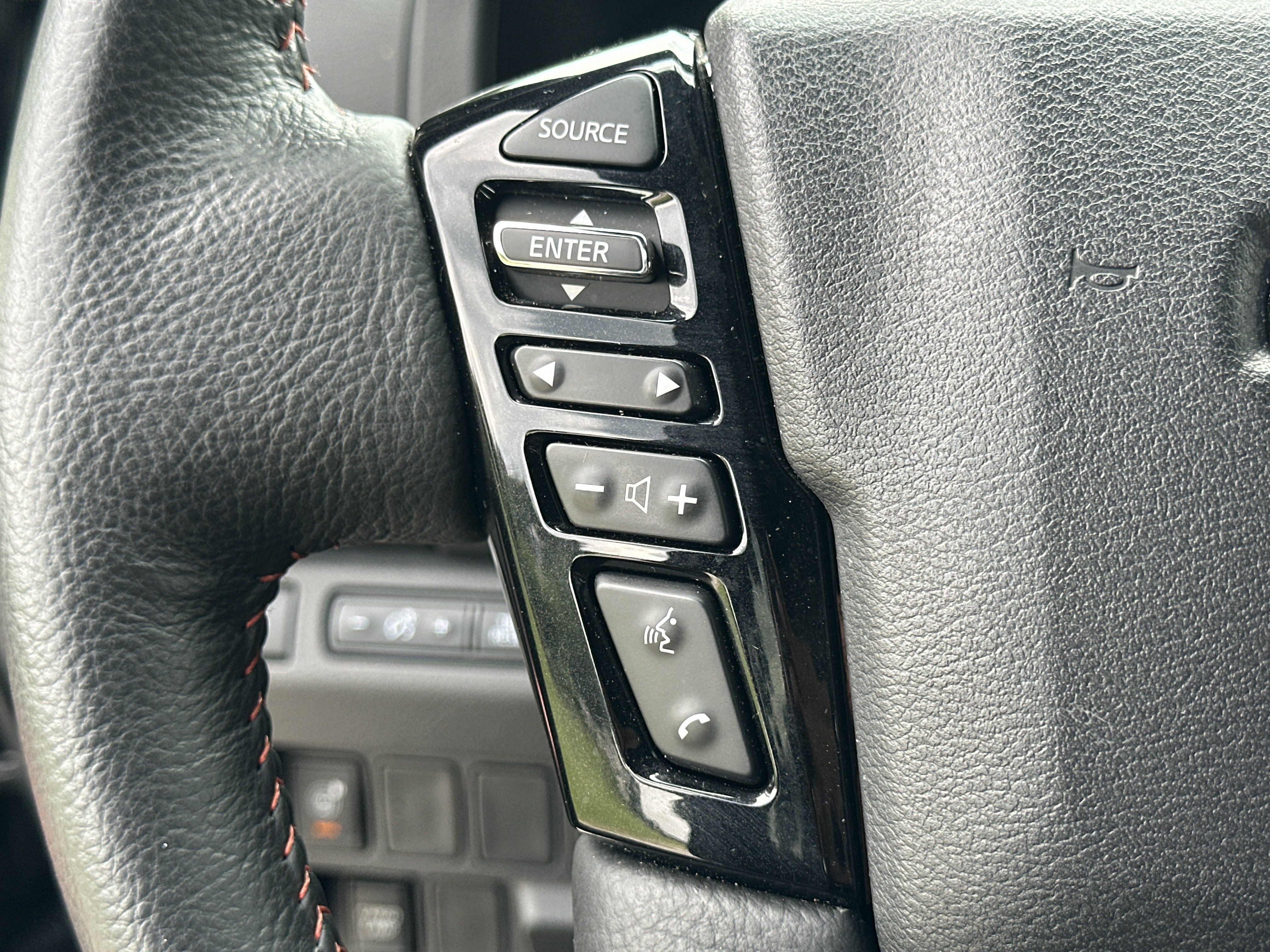 Used 2026 Nissan Frontier PRO-4X AWD/4WD image 24
