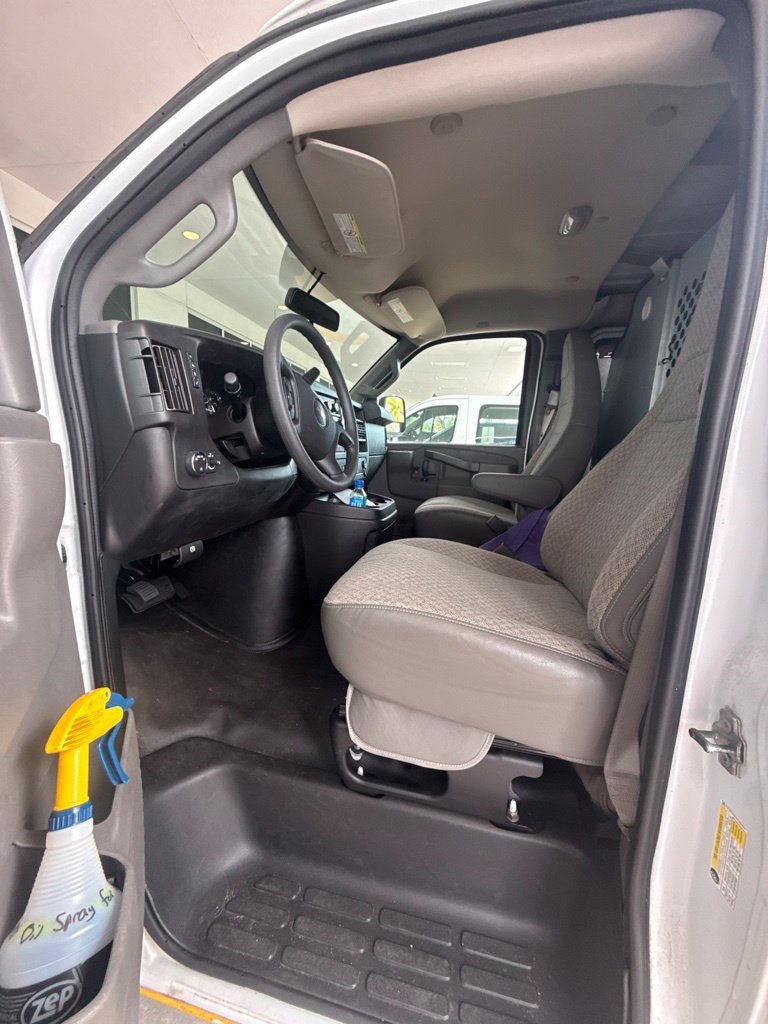 Used 2018 Chevrolet Express 2500 w/ Driver Convenience Package RWD image 2