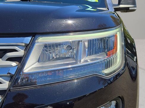 Used 2019 Ford Explorer XLT w/ Equipment Group 201A AWD/4WD image 9