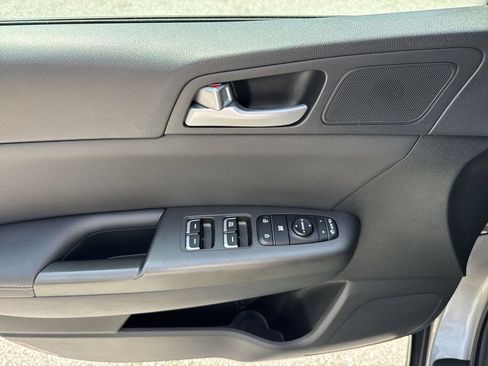 Used 2022 Kia Sportage Nightfall Edition FWD image 40
