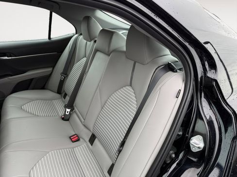 Used 2022 Toyota Camry SE image 12