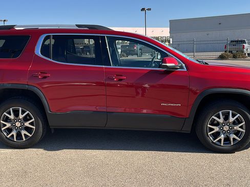 Certified 2023 GMC Acadia SLT image 9