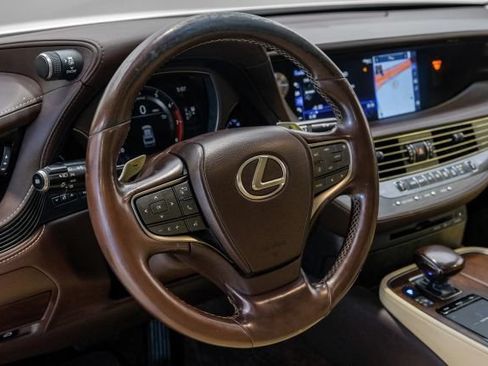 Used 2018 Lexus LS 500 w/ Accessory Package (Z1) RWD image 21