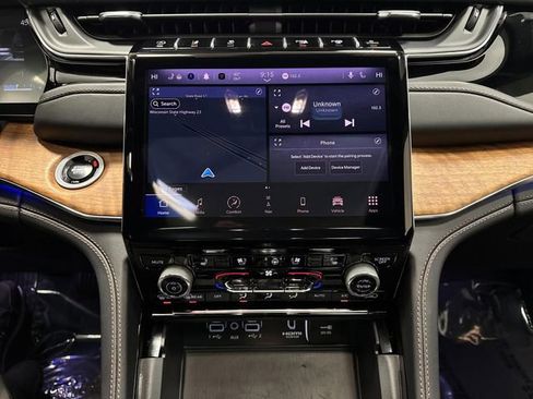 Used 2025 Jeep Grand Cherokee Summit w/ Obsidian Package image 9