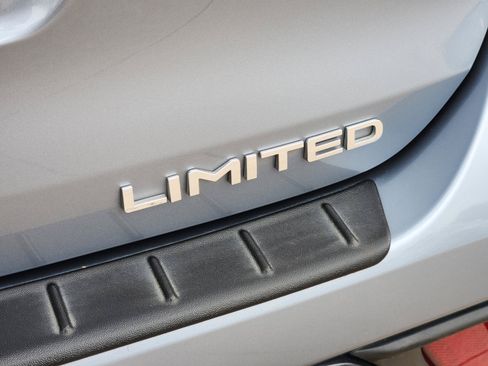 Used 2024 Toyota Highlander Limited FWD image 42