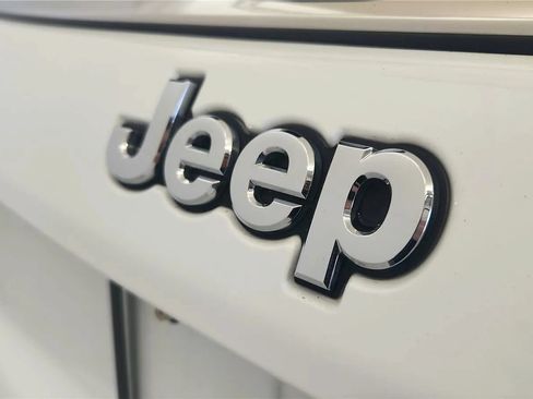Used 2024 Jeep Compass Latitude AWD/4WD image 16