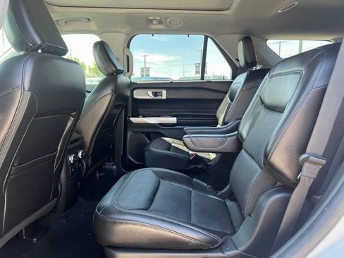Used 2022 Ford Explorer Limited AWD/4WD image 17