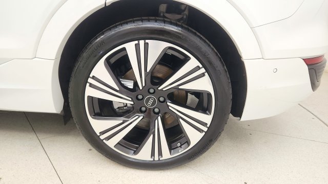 Used 2024 Audi Q8 e-tron Prestige AWD/4WD image 79