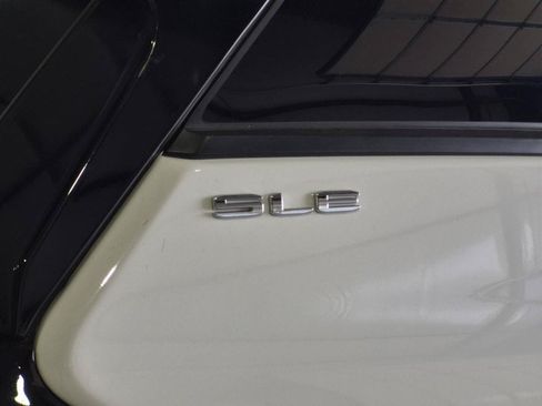 Used 2022 GMC Terrain SLE w/ Driver Convenience Package FWD image 6