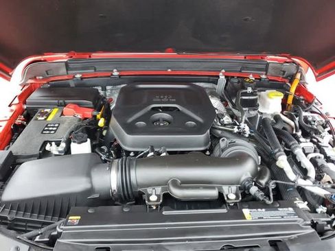 Used 2025 Jeep Wrangler Unlimited Sahara AWD/4WD image 11