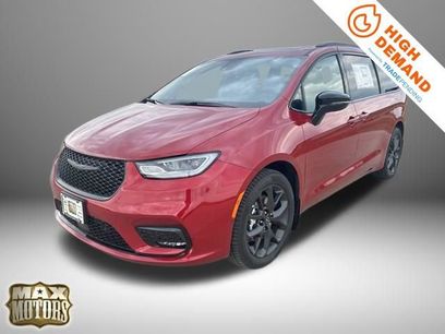 New 2026 Chrysler Pacifica Select