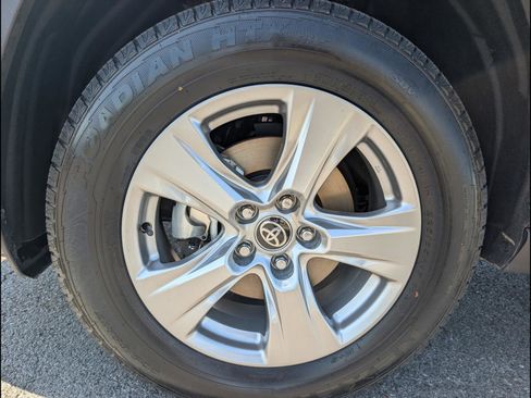 Used 2024 Toyota RAV4 XLE image 19