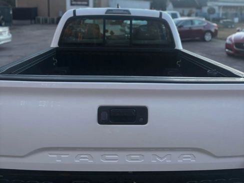 Used 2018 Toyota Tacoma SR image 6