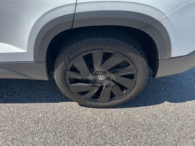 Used 2024 Volkswagen Taos SEL AWD/4WD image 35