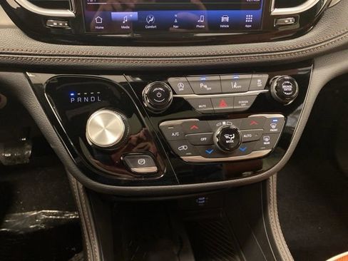 New 2026 Chrysler Pacifica Pinnacle image 14
